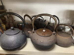 鉄瓶を大量買取いたしましたの買取事例|芝田美術【岐阜・愛知の老舗骨董店】