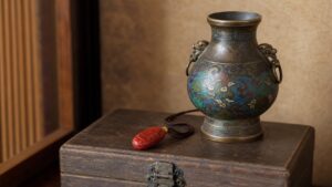 中国骨董品（七宝花瓶）と血赤珊瑚の買取事例｜芝田美術