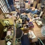 箱や籠にまとめて保管されていた茶道具や陶磁器